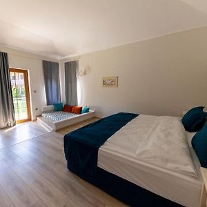 Deluxe Room King Size Bed Garden View
